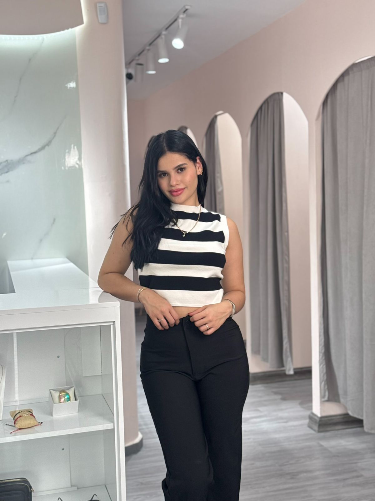 BLUSA RAYAS NEGRA